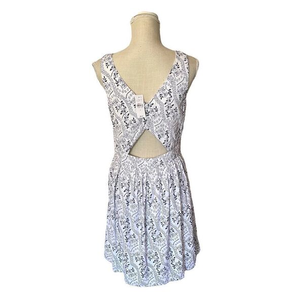 Loft  White & Navy Floral Stitch Print Cutout Back Skater Mini Dress Size 4 NWT - Picture 3 of 15